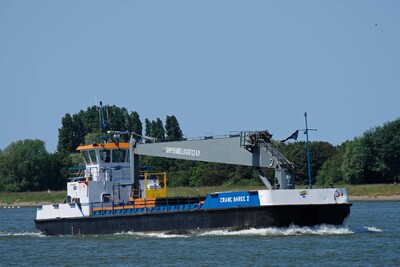 Crane Barge 2 op de Nieuwe Waterweg.