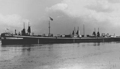 Polonia als sleeptankschip met schipper E Freidank te Harburg (DEU) aan het ontgassen.