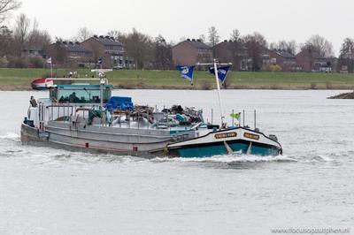 De Sailing Home op de IJssel bij Zutphen.
