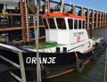 Oranje in de 2e Petroleumhaven in Pernis.