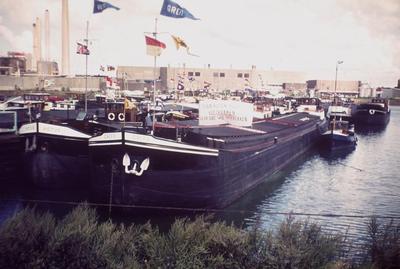 De Grefo op het Noordzeekanaal ter hoogte van de Van Gelder papierfabrieken. 
Deze foto toont de blokkade georganiseerd door het actiecomité tot behoud van de Evenredige Vrachtverdeling.