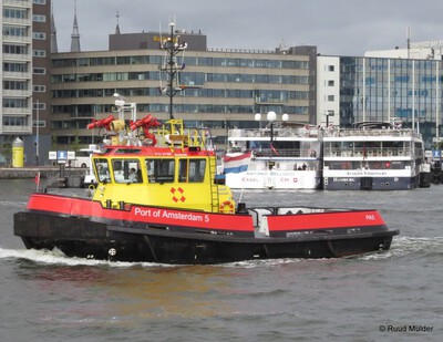 Port of Amsterdam 5 - Pollux op het IJ.