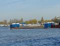 De Deliver op het Amsterdam-Rijnkanaal ter hoogte van de Zeeburgerbrug.