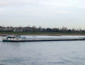 Enyo afvarend op de Rhein bij Düsseldorf.