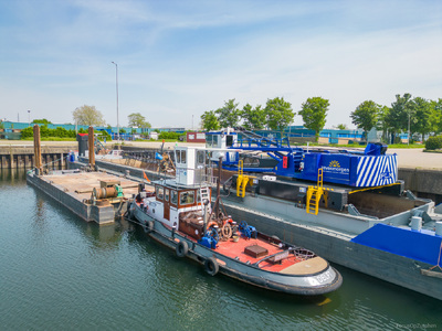 Schie in de industriehaven van Zutphen.