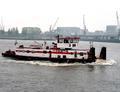 Roma met de losse boot afvarig Nieuwe Maas te Rotterdam
