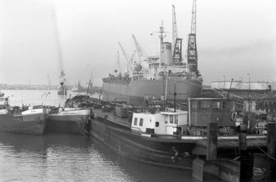 De Damco 168 & Navi & Groot Ammers 1 Derde Petroleumhaven Botlek.