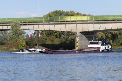 Marchemos op de Maas bij Oud-Empel.