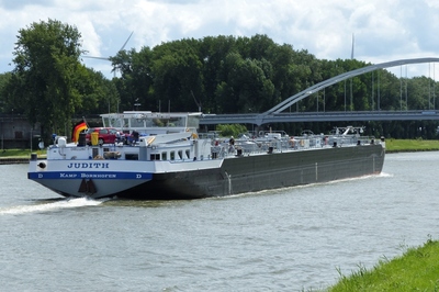 De Judith op het Amsterdam-Rijnkanaal bij Nieuwegein.