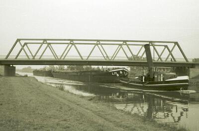 L-29 met de sleepboot Mittellandkanal.
