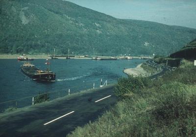 Onbekend schip in het Binger Loch in 1959. 