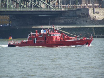De Feuerloschboot 10 Köln.