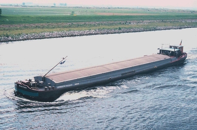 De Manutara Schelde-Rijnkanaal bij St. Philipsland.