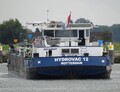 Hydrovac 12 gaat vastmaken in de vluchthaven in 's-Gravendeel.