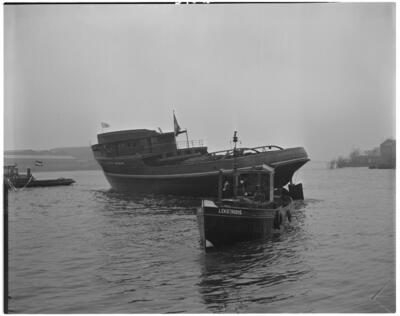 Lekstroom II met de sleepboot Barentsz Zee in Kinderdijk.