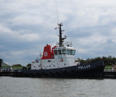 VB Pollux in Eemshaven.