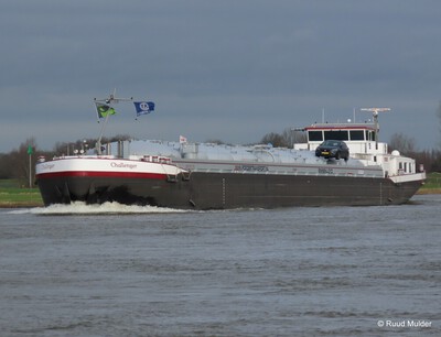 Challenger op de IJssel.
