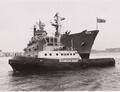Friesland 34 assisteert HMS Invincible.