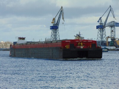 Grenada voor de Bakrentijn Noordzeekanaal bij de Houthaven.