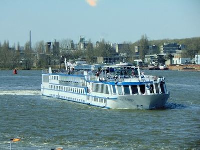 River Adagio Binnen IJ Amsterdam.