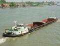 Hallburg afvarend bij Sliedrecht op de Nieuwe-Merwede.