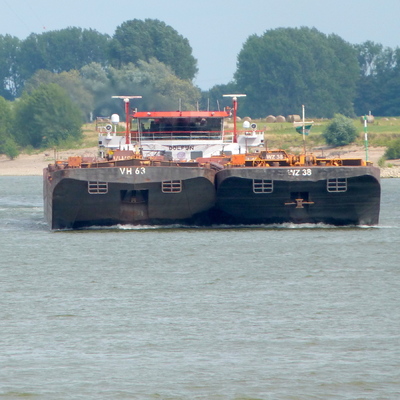 Veerhaven 38 met ex VH 38 en Dolfijn Xanten.