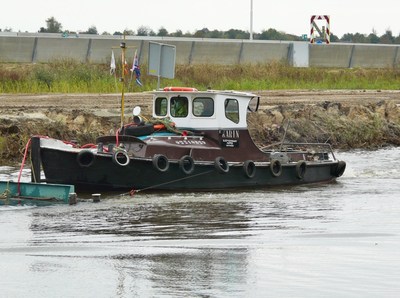 Karin op de Zuid-Willemsvaart bij Den-Dungen bezig aan de opwaardering van de Zuid-Willemsvaart. 