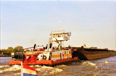 Grahas 1 in met de duwboot Sager Dordrecht.