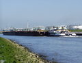 Veerhaven 70 met de duwboot Herkules XV Hartelkanaal.