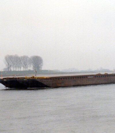 De EWT 403 met de duwboot Veerhaven III-Waterbuffel Xanten.