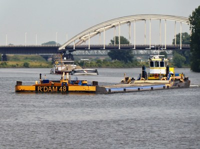 De Rotterdam 48 op de Maas bij Bokhoven.