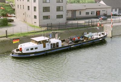TMS 27 in Ruhrorter Hafenkanal.