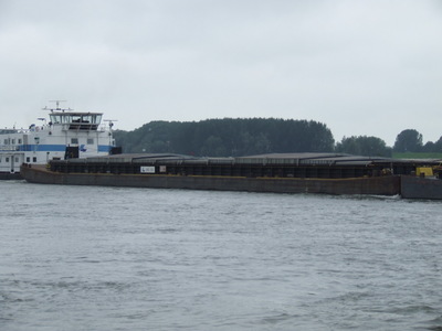 De LRG 123 met de duwboot Lehnkering 16 Zalbommel.