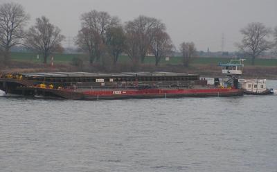 De LRG 122 & LRG 268 met de duwboot Lehnkering 12 Gellep.
