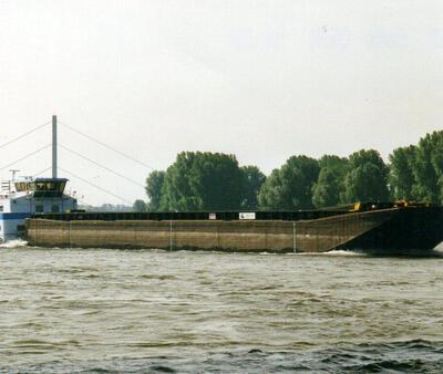 LRG 167 met de duwboot Lehnkering 16 Düsseldorf.