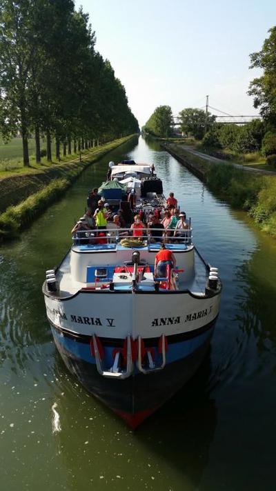 De Anna Maria V op Canal de Bourgogne.