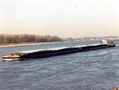 De Thomar 17 & Espera 24 met de duwboot Kim Düsseldorf.
