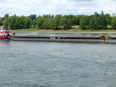 HGK 10 met Sb Herkules IX auf dem Rhein bei Stürzelberg.