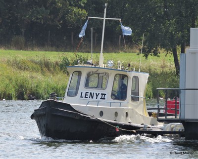 Leny II op de Maas.