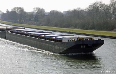 Navin 85 & Cargo 4 met de duwboot Alja Vreeswijk.