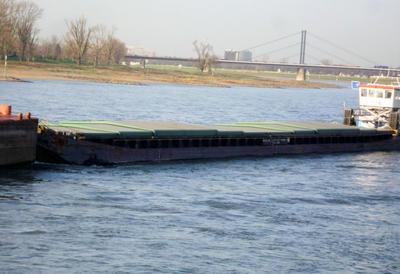 De Espera 133 met de duwboot Herkules XI Düsseldorf.