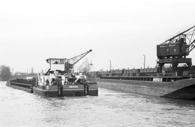 De Rhespag 21 met de duwboot Semois Wanne West (1965).