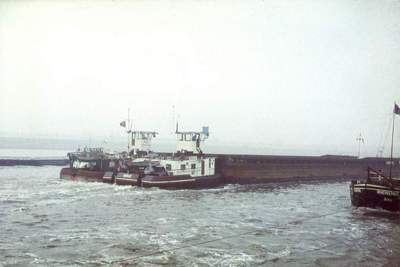 De CFNR 122 & CFNR 126 met de duwboot Seille.