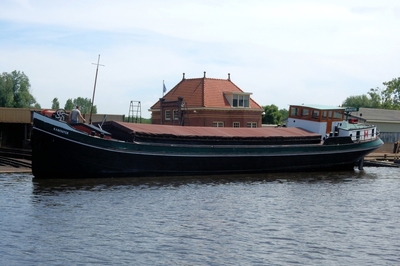 De Kabouter op de helling bij scheepswerf Bocxe in Delft.
