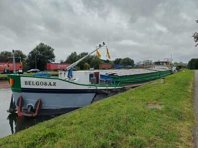 Belgosax op een kanaal in België