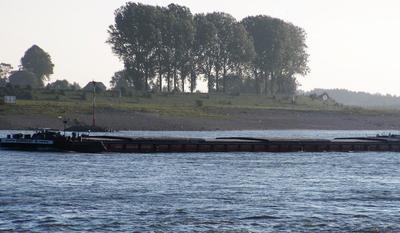 De Hanseat II met het mvs Hanseat Xanten.