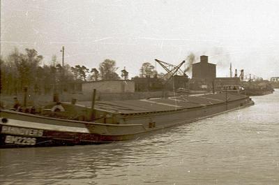 De Hannover 5 in 1951 op het Rhein-Herne-Kanal.