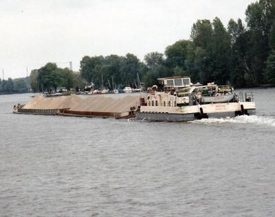 De 5548 & 5504 met de duwboot Bizon-O-101 Havel berlin.