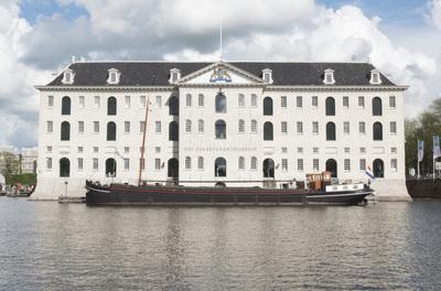 De Bona Spes met gerestaureerd lostuig bij het Amsterdamse Scheepvaartmuseum.