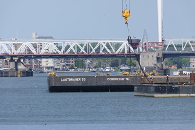 Lastdrager 35 in Dordrecht.